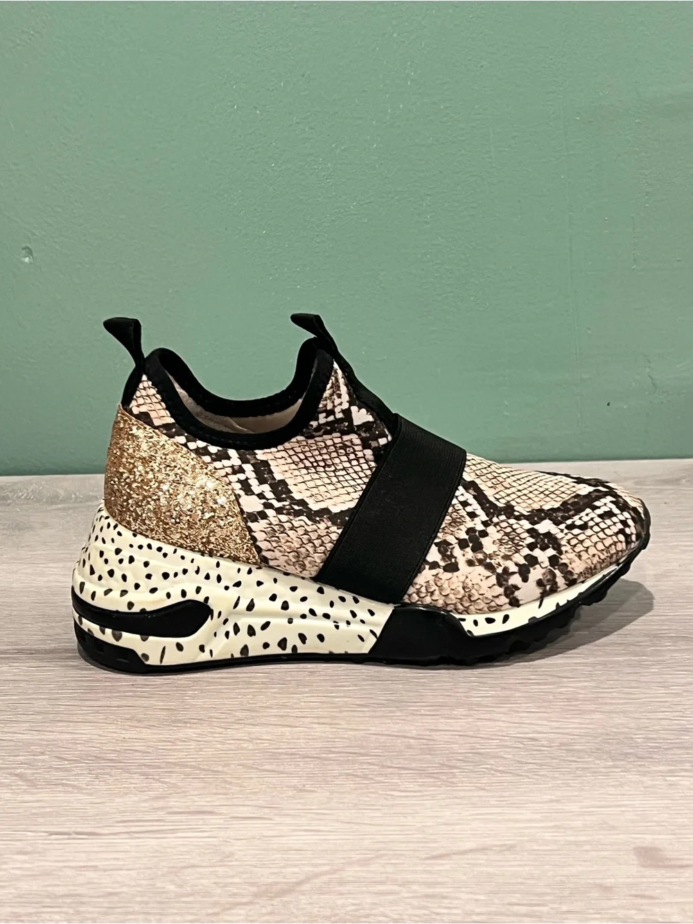 Steve Madden Multi Print Gold Sparkle Slip On Sneakers Women’s Size 5.5